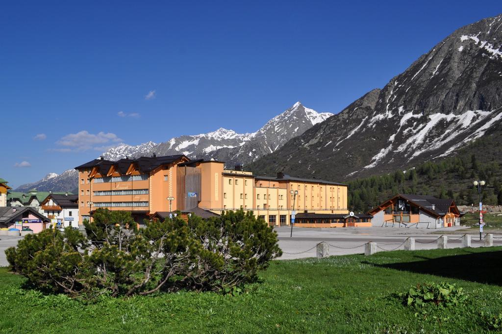 Grand Hotel Miramonti Passo del Tonale Bagian luar foto